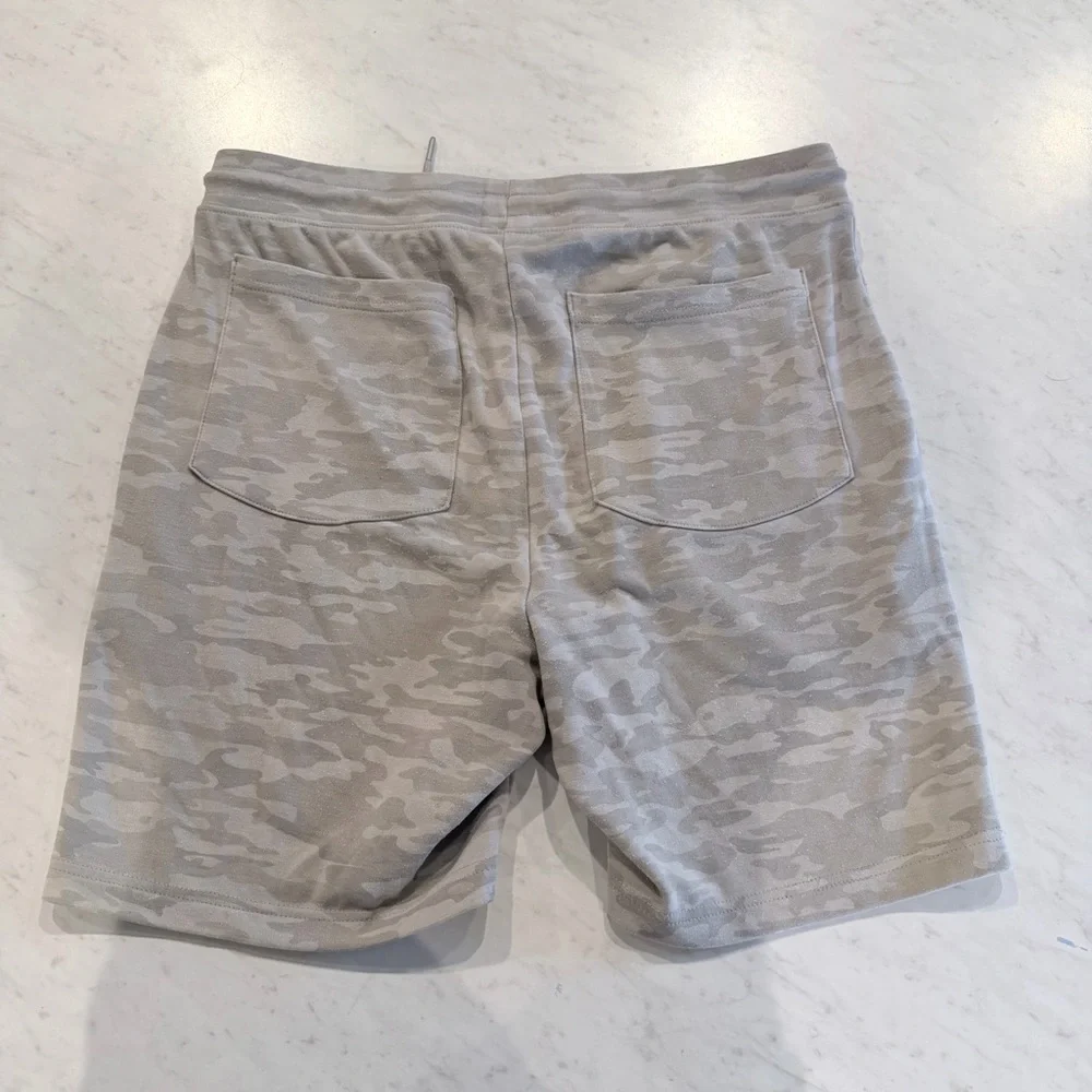 Alphalete Men's Light Gray Camo Athletic Shorts